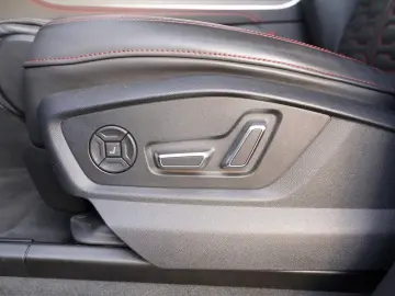 RSQ8 4.0TFSI quattro INDIVIDUAL DYNAMIK+ PANO