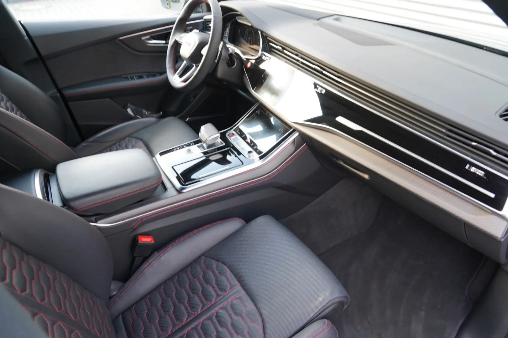 RSQ8 4.0TFSI quattro INDIVIDUAL DYNAMIK+ PANO
