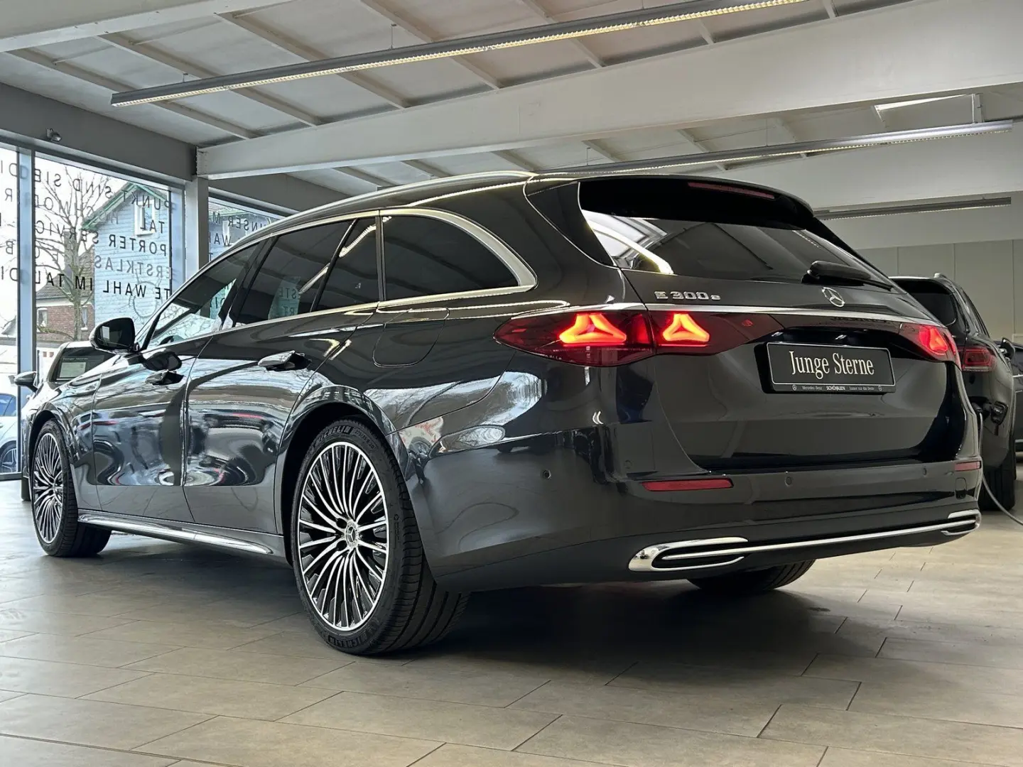E 300e T AMG PANO+DISTR.+HUD+MEMORY+DIGITAL+AHK