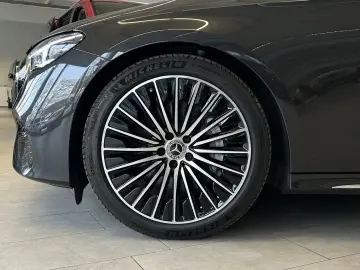 E 300e T AMG PANO+DISTR.+HUD+MEMORY+DIGITAL+AHK