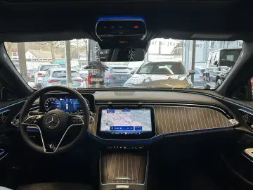 E 300e T AMG PANO+DISTR.+HUD+MEMORY+DIGITAL+AHK