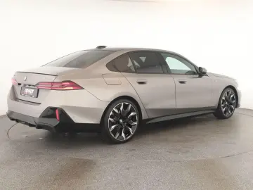 520d xDrive M Sport Pro Pano HUD HK ACC 360 21