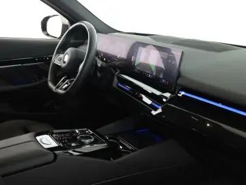 520d xDrive M Sport Pro Pano HUD HK ACC 360 21