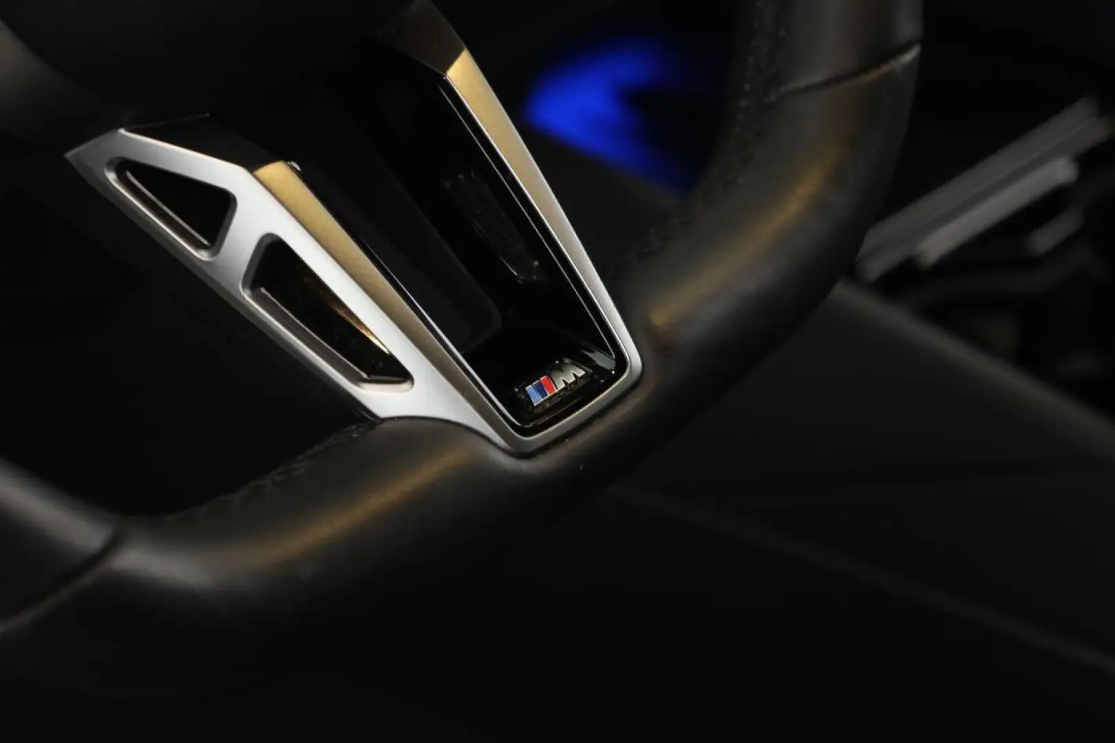520d xDrive M Sport Pro Pano HUD HK ACC 360 21