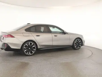 520d xDrive M Sport Pro Pano HUD HK ACC 360 21