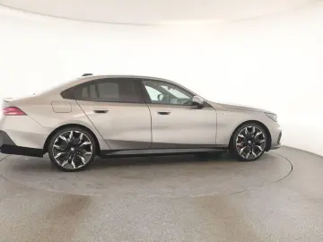 520d xDrive M Sport Pro Pano HUD HK ACC 360 21