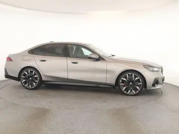 520d xDrive M Sport Pro Pano HUD HK ACC 360 21