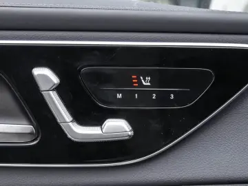 GLC 220d 4M AMG|LED|NAVI|PANO|AHK|KEYL|MEMORY