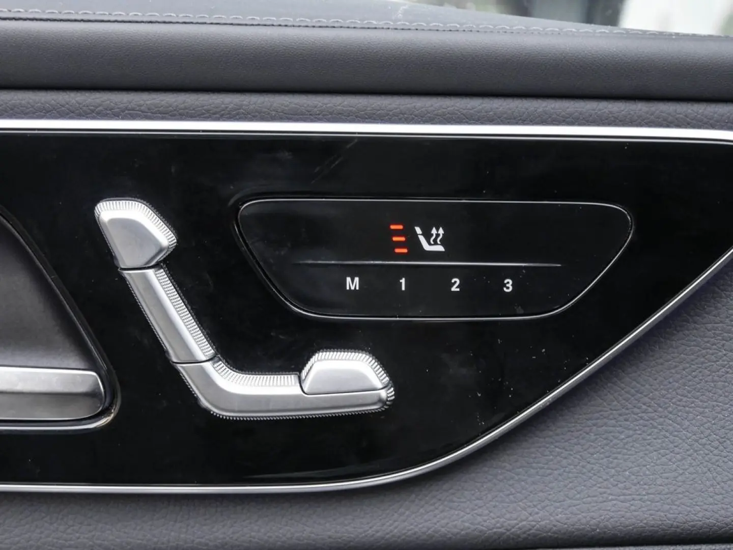GLC 220d 4M AMG|LED|NAVI|PANO|AHK|KEYL|MEMORY