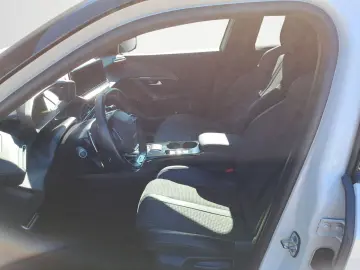 2008 GT PureTech 130 EAT8 R-Kamera Navi Sitzheiz