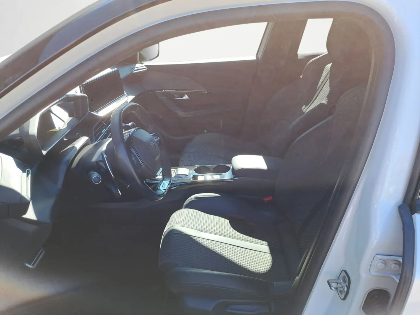 2008 GT PureTech 130 EAT8 R-Kamera Navi Sitzheiz