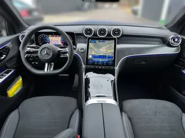 GLC 220 d 4Matic AMG+AHK+PANO+EASY-PACK+DIST