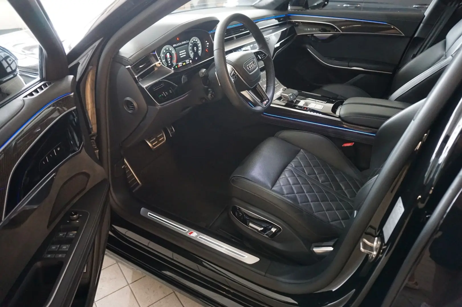 A8 L 60 TFSI e quattro Black Editon Exclusive TV