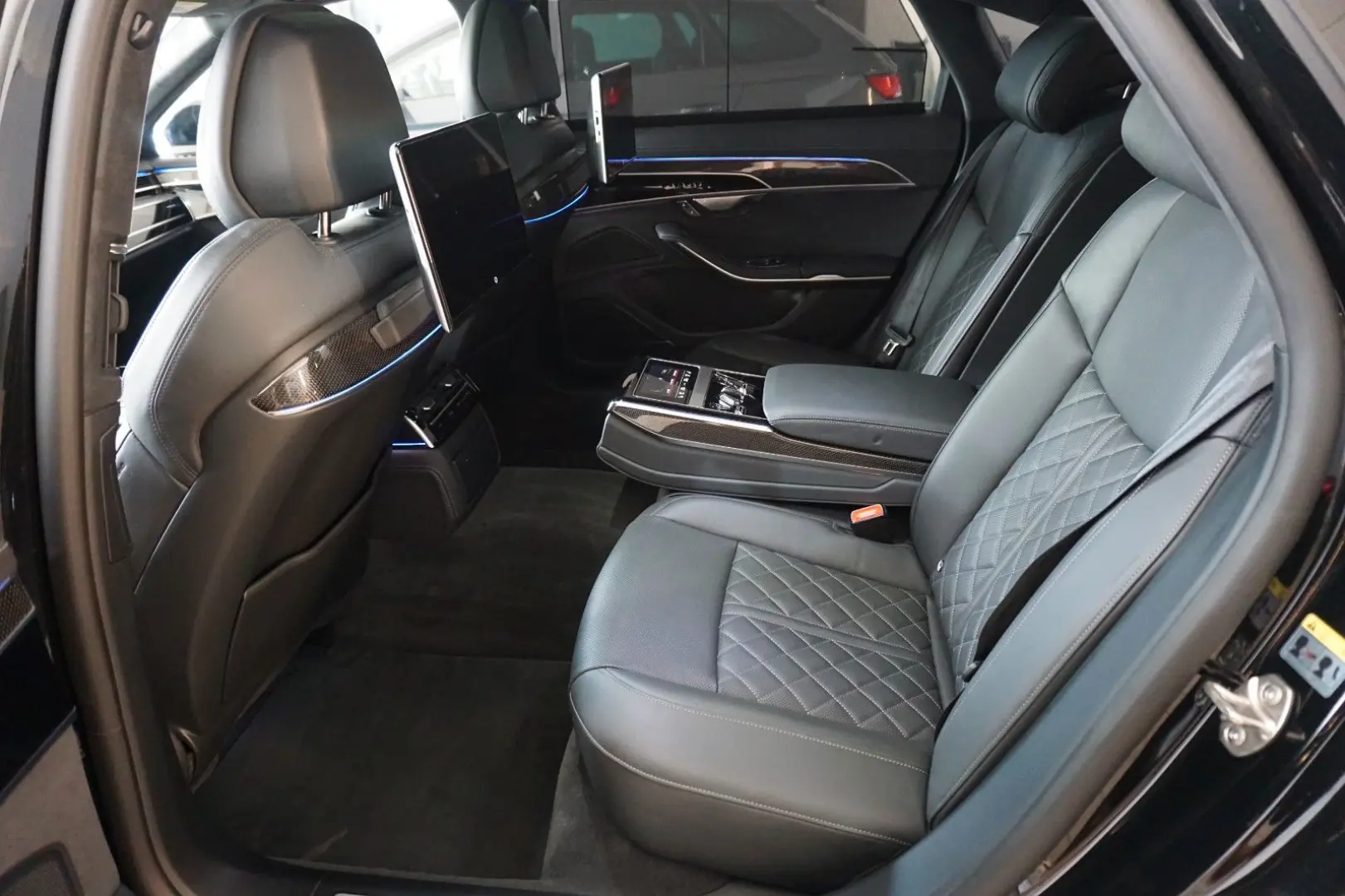 A8 L 60 TFSI e quattro Black Editon Exclusive TV