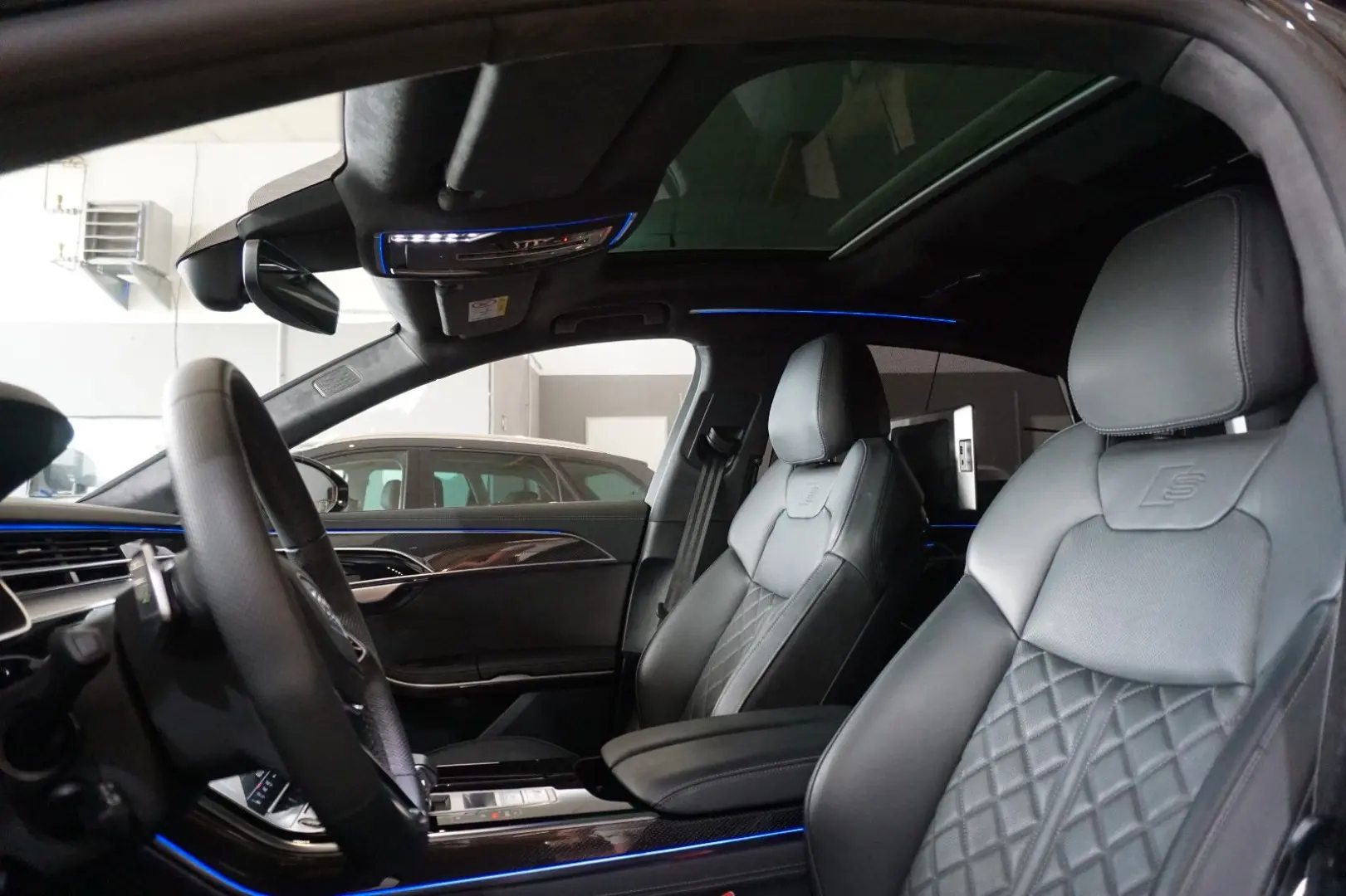 A8 L 60 TFSI e quattro Black Editon Exclusive TV