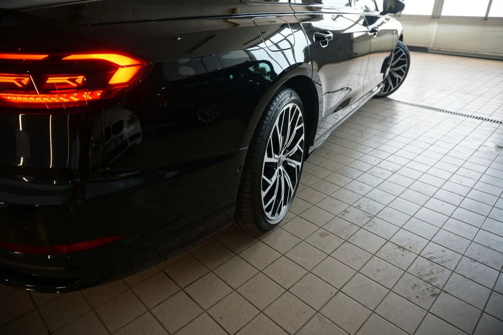 A8 L 60 TFSI e quattro Black Editon Exclusive TV