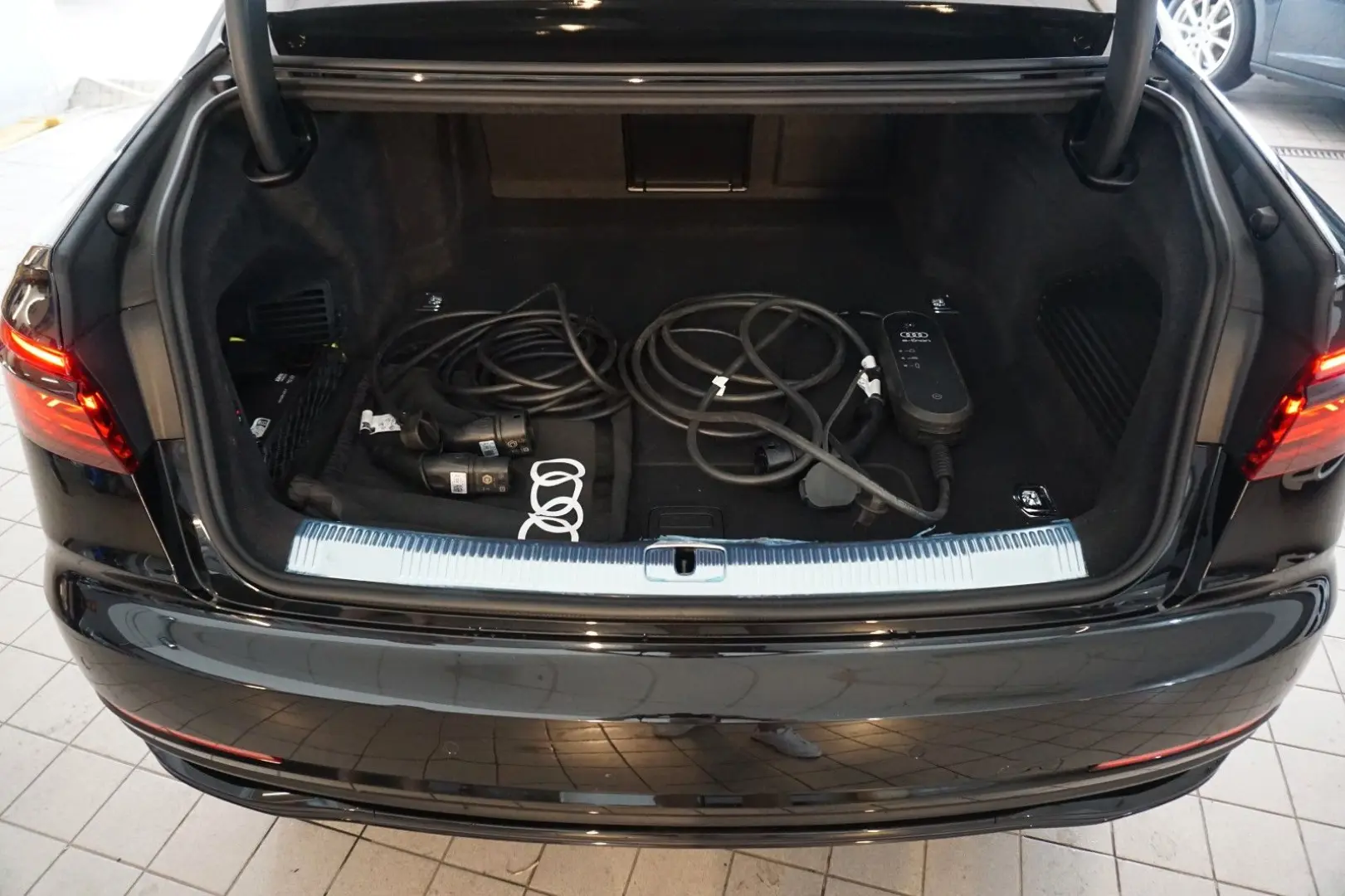 A8 L 60 TFSI e quattro Black Editon Exclusive TV