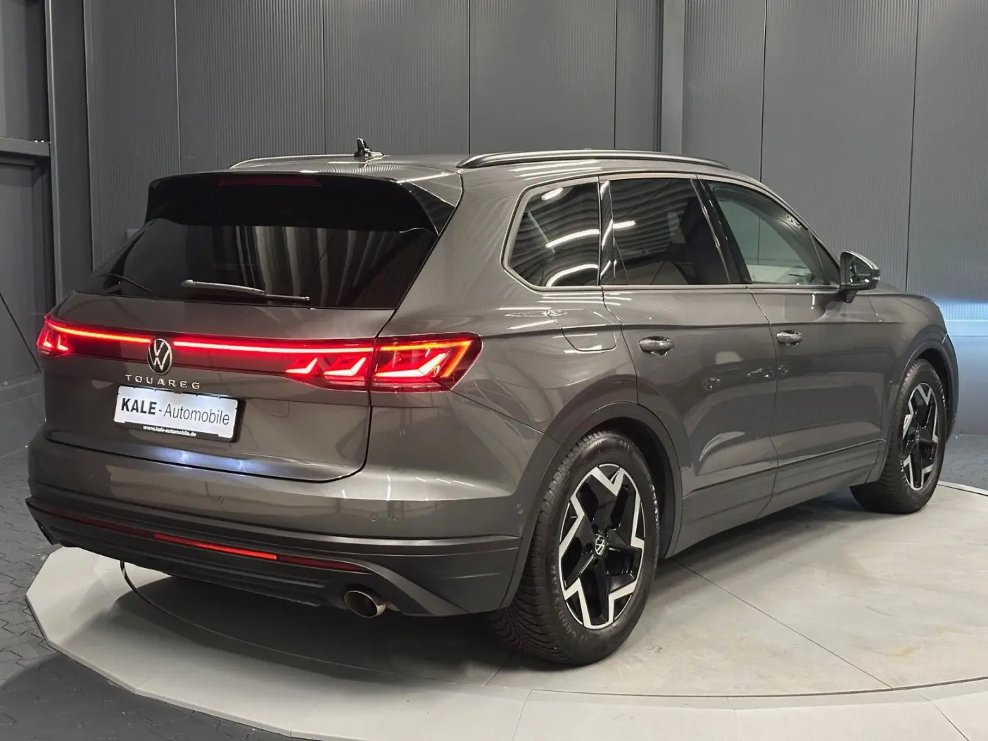 Touareg V6 TDI 4Motion*19Zoll*LUFT*LEDER*AHK*ACC