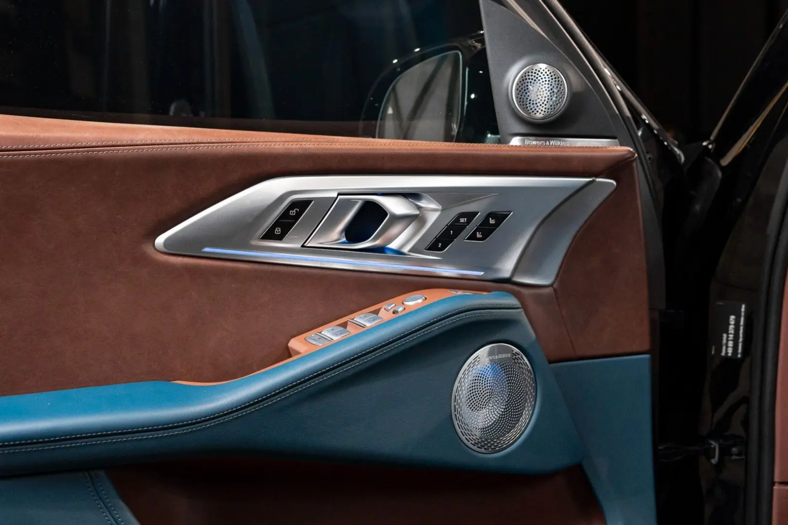 XM 4.4 V8*Plug-in Hybrid*B&W*SOFT*MASAGE*SHADOW*