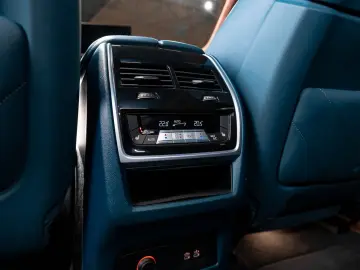 XM 4.4 V8*Plug-in Hybrid*B&W*SOFT*MASAGE*SHADOW*