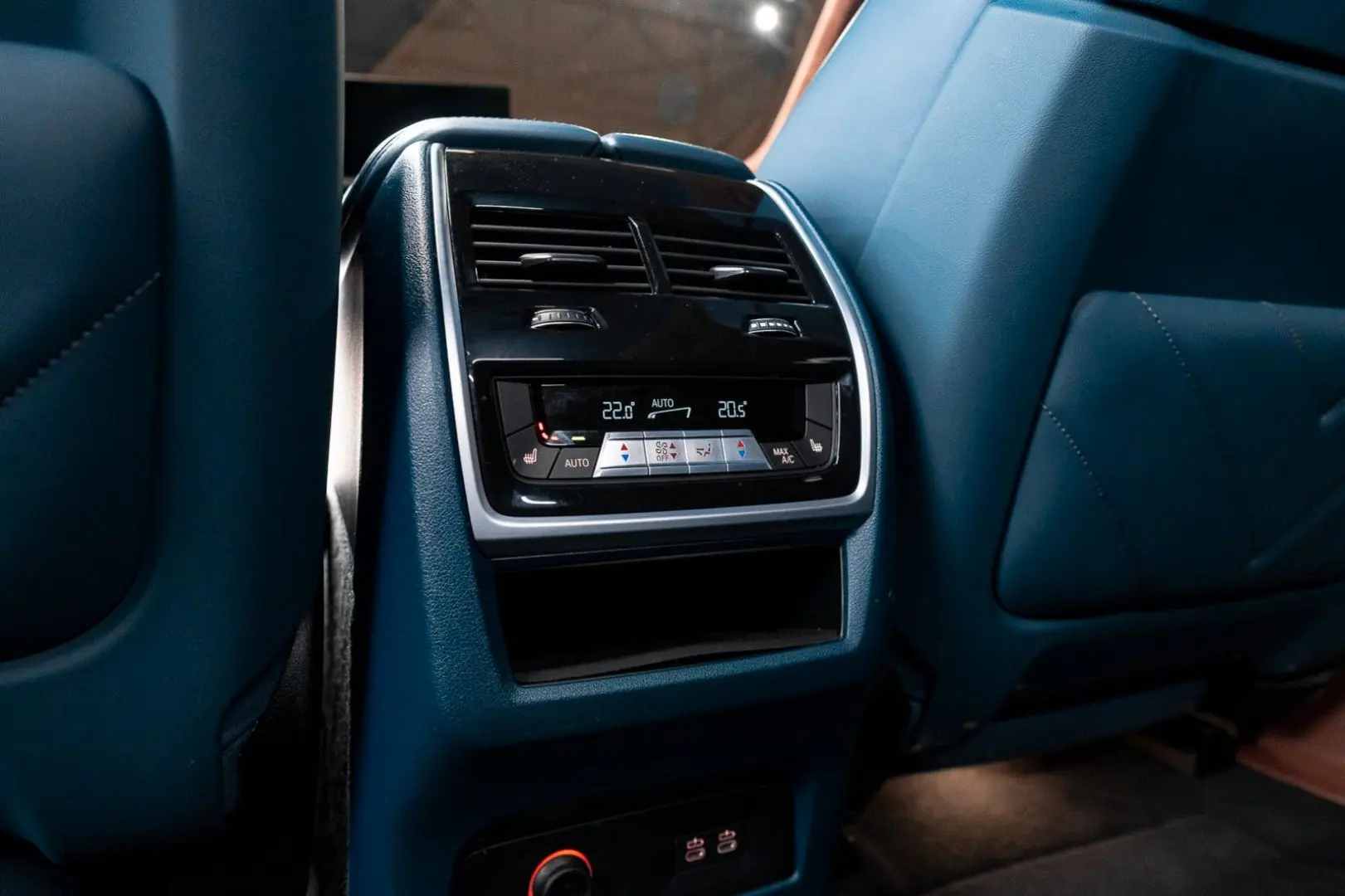 XM 4.4 V8*Plug-in Hybrid*B&W*SOFT*MASAGE*SHADOW*