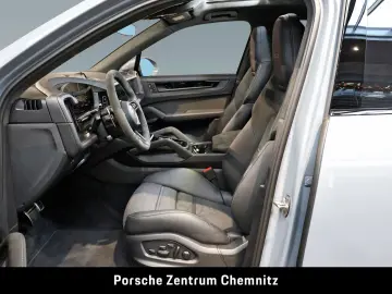 Cayenne GTS HA-Lenkung;Chrono;Head-Up;Pano