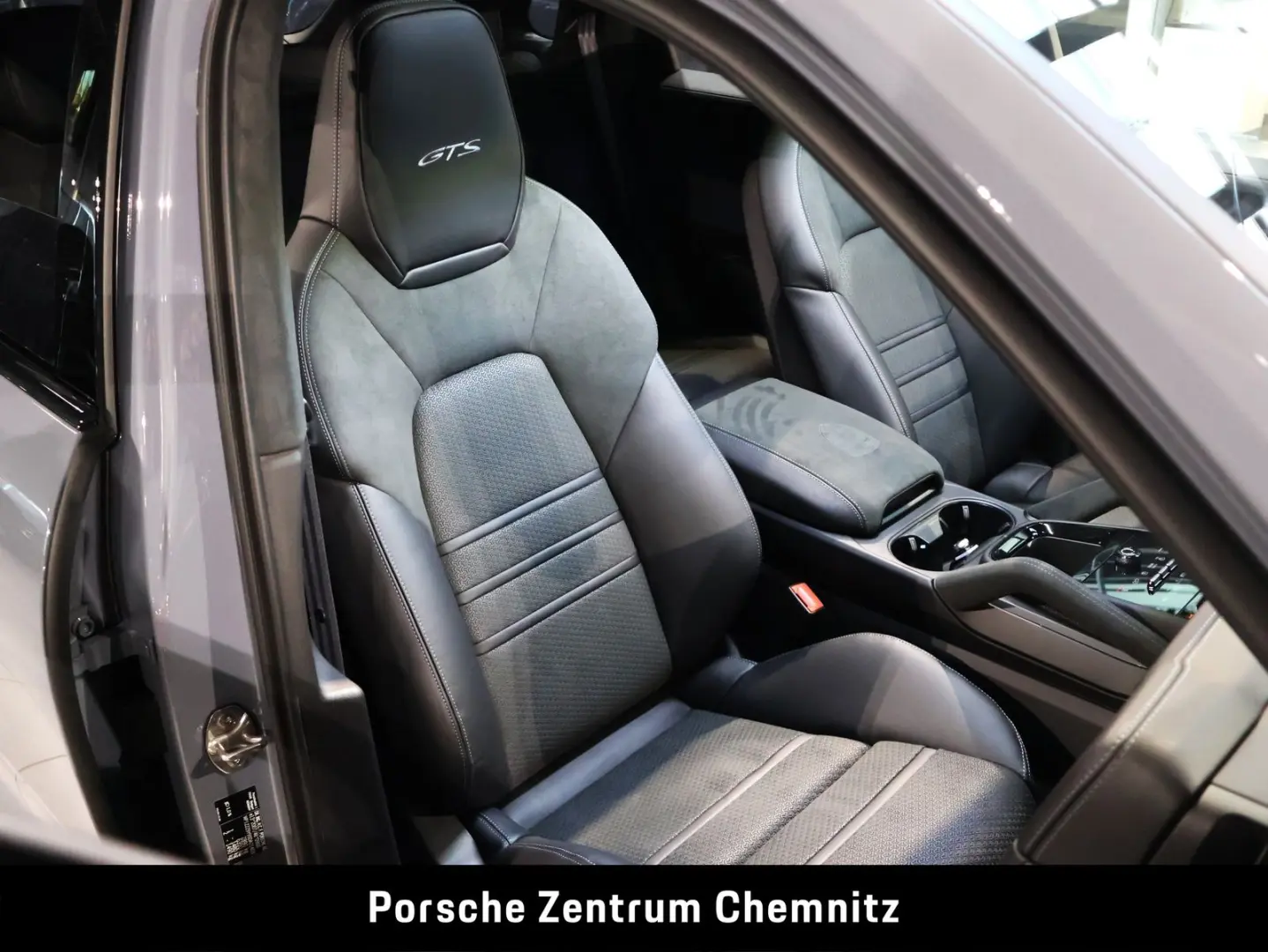 Cayenne GTS HA-Lenkung;Chrono;Head-Up;Pano