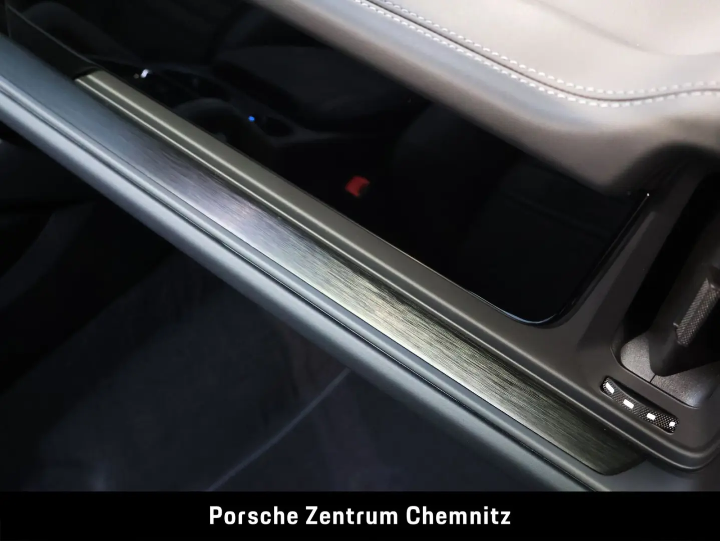 Cayenne GTS HA-Lenkung;Chrono;Head-Up;Pano