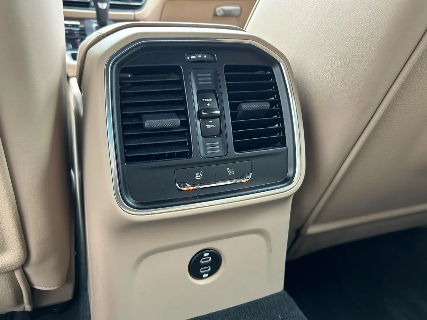 Macan S-Luftfederung-Lederpaket-AHZ-ACC