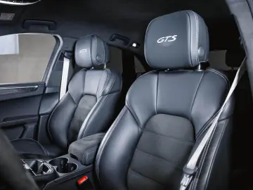 Macan GTS Sport Chrono BOSE 18 Wege