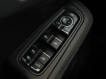 Macan Chrono Pano ACC Keyless Sportabgas 21