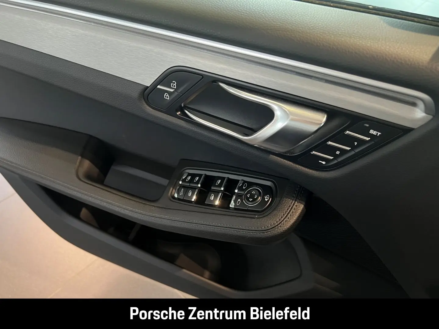Macan 21-Zoll Rückfahrkamera Panoramadach