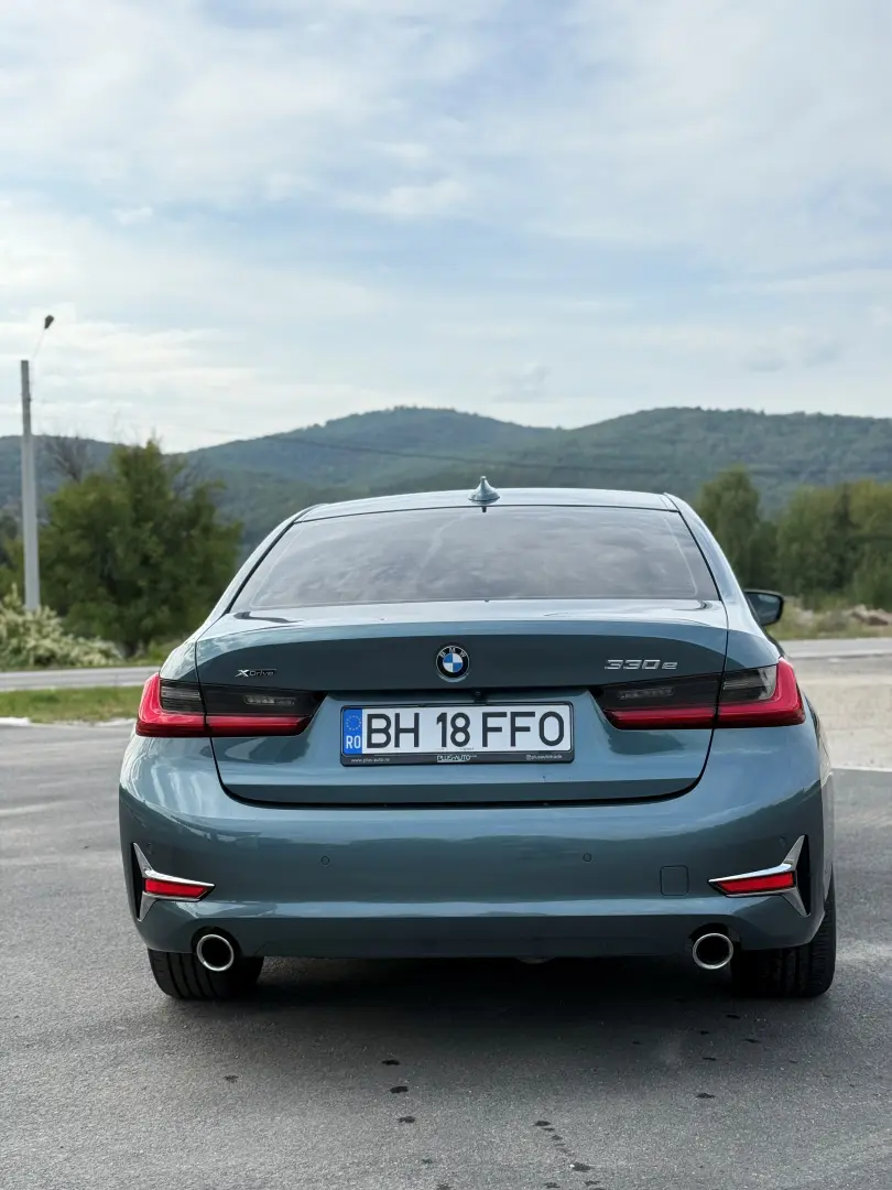 BMW 330