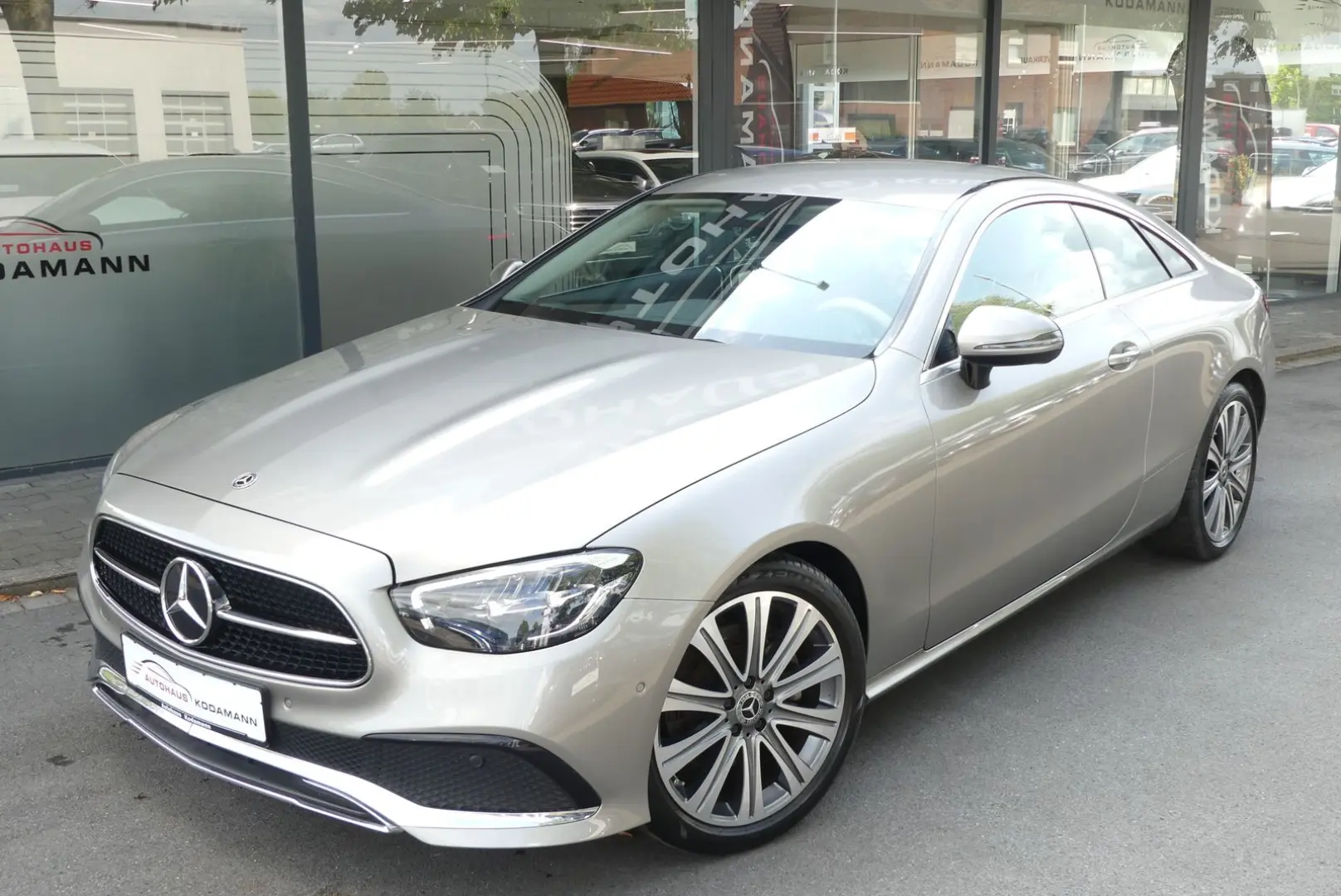 E 200 Coupe Avantgarde*Kamera*19