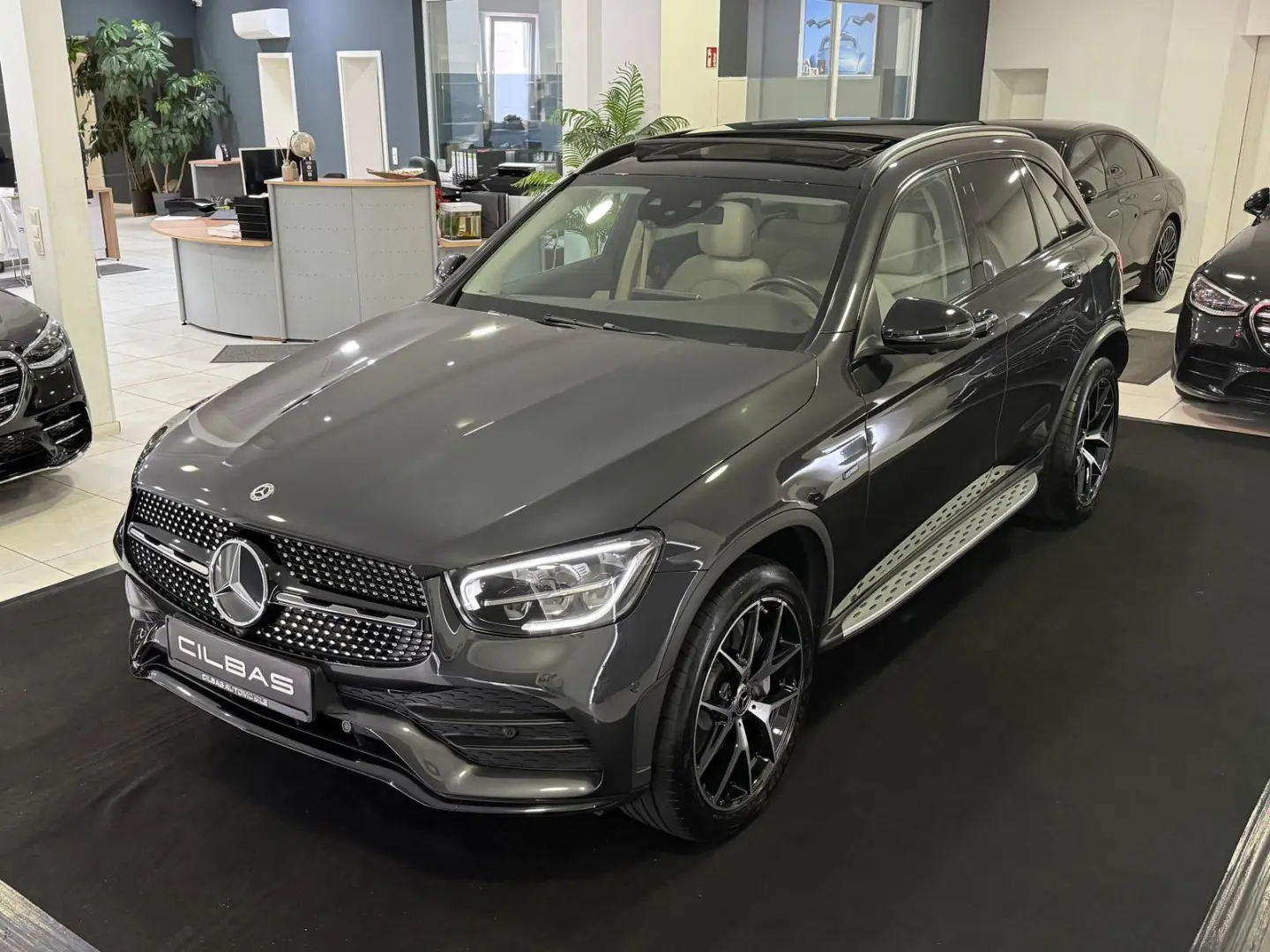 GLC 300 e 4M *PANO*360*BURM*MEMORY*SPUR*DAB*TOTW