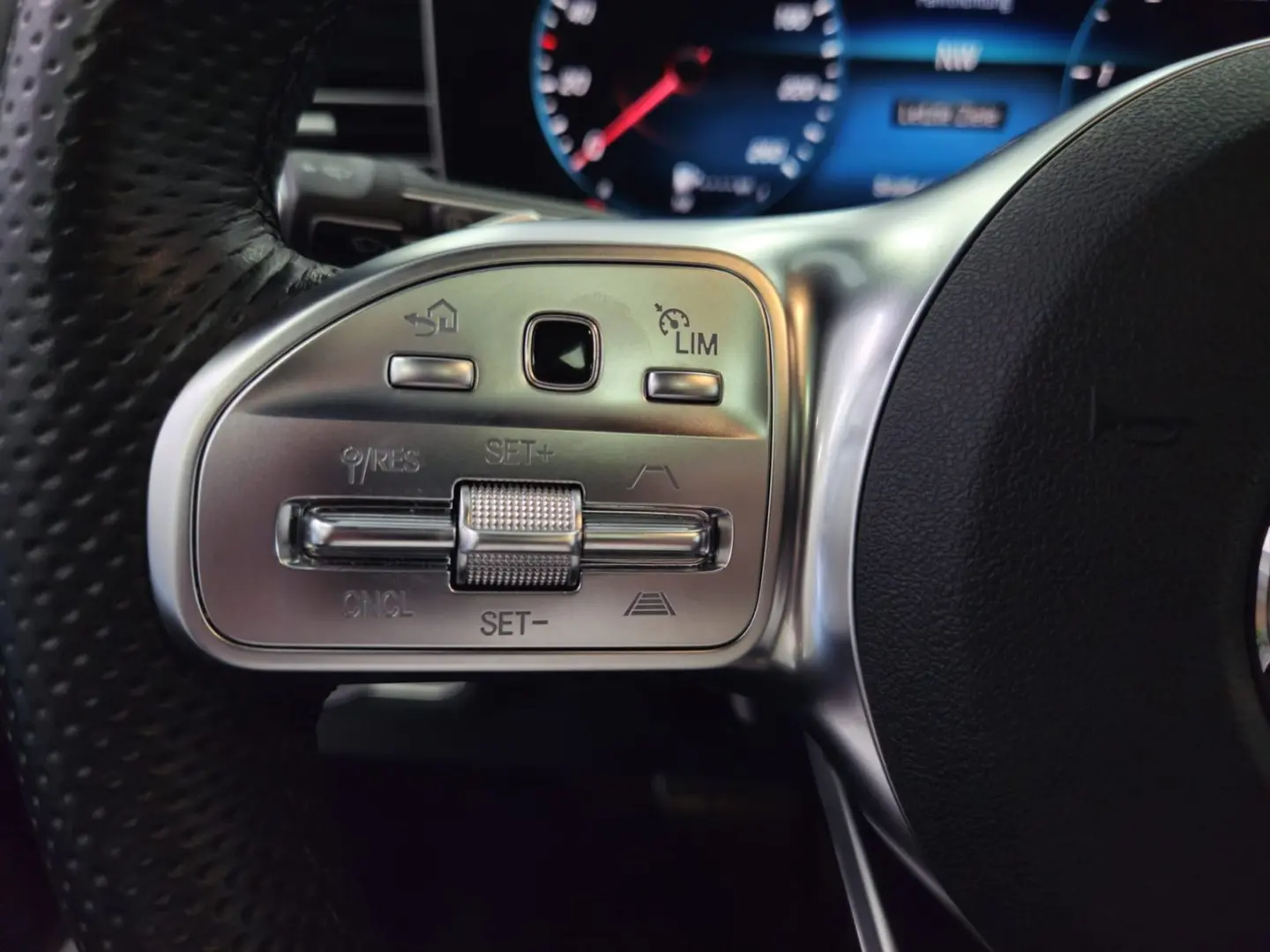 GLE 300 d 4M*AMG*AIRM*PANO*MBEAM*BURM*DISTR*KAM*