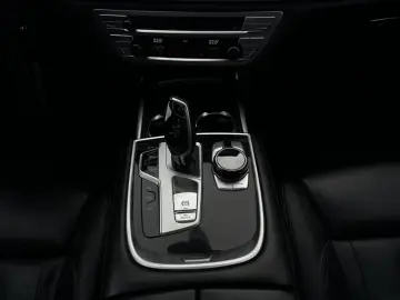 BMW 750 i L xDrive M-SPORT LASER HUD