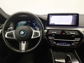 530e Touring Sport-Steptronic M Sportpaket