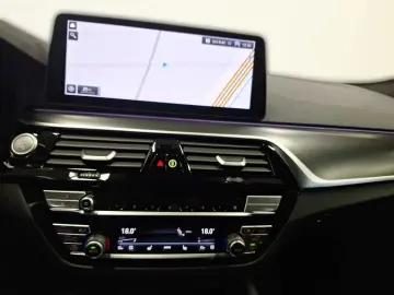 530e Touring Sport-Steptronic M Sportpaket