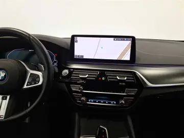 530e Touring Sport-Steptronic M Sportpaket