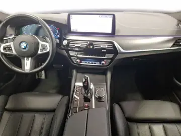 530e Touring Sport-Steptronic M Sportpaket