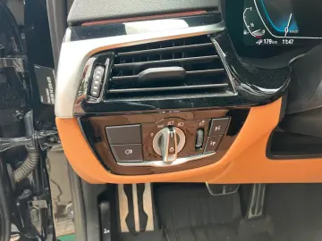 Touring 530 e xDrive M Sport HUD Pano AHK