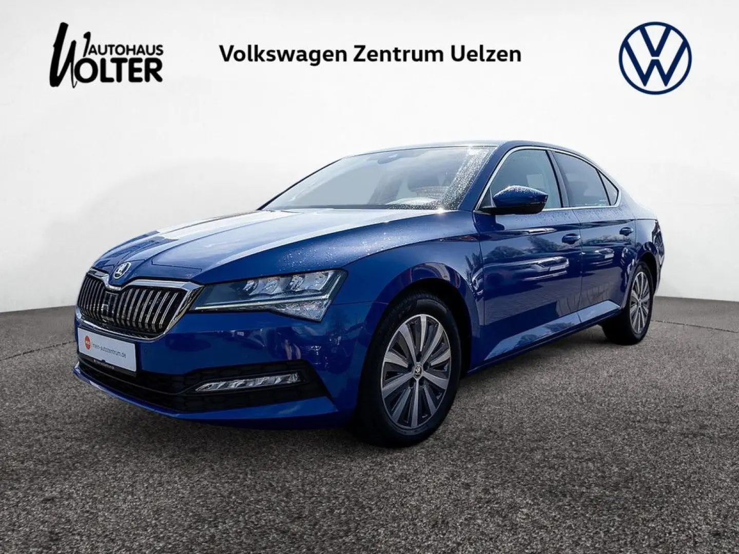 Superb 2.0 TDI Ambition KAMERA NAVI AHK ACC LED