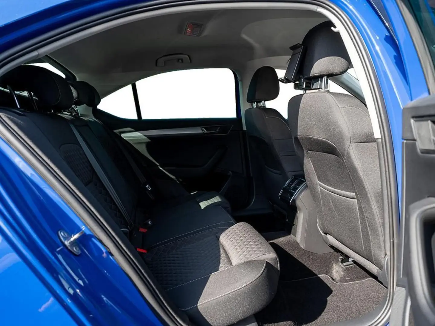 Superb 2.0 TDI Ambition KAMERA NAVI AHK ACC LED