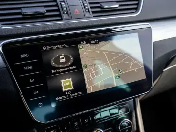 Superb 2.0 TDI Ambition KAMERA NAVI AHK ACC LED
