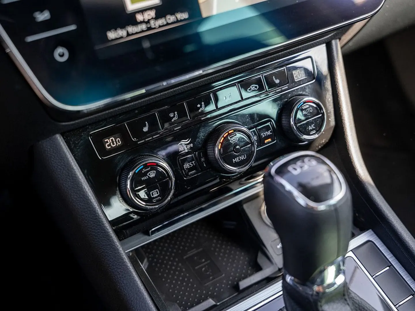 Superb 2.0 TDI Ambition KAMERA NAVI AHK ACC LED