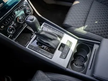 Superb 2.0 TDI Ambition KAMERA NAVI AHK ACC LED