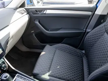 Superb 2.0 TDI Ambition KAMERA NAVI AHK ACC LED