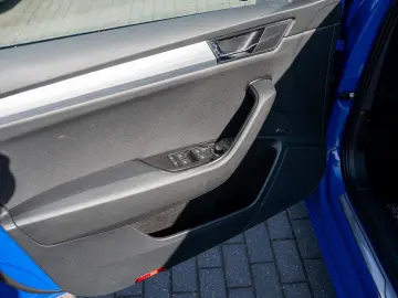 Superb 2.0 TDI Ambition KAMERA NAVI AHK ACC LED