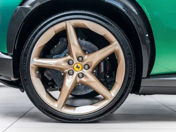 Purosangue V12 DCT 4WD